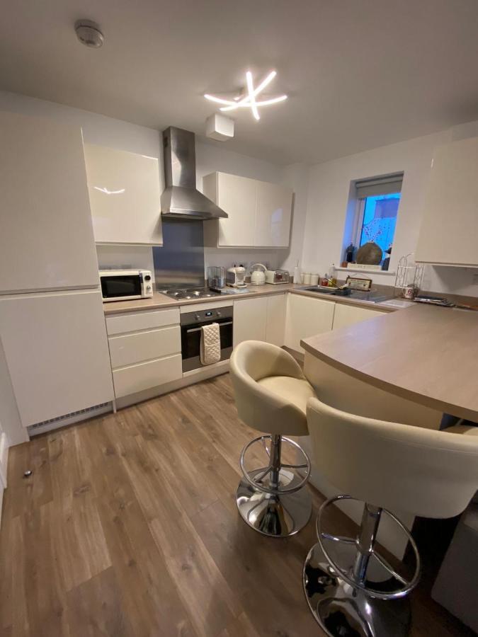 Luxury Riverside 2 Bedroomed Apartment With Balcony Newport  Exterior photo