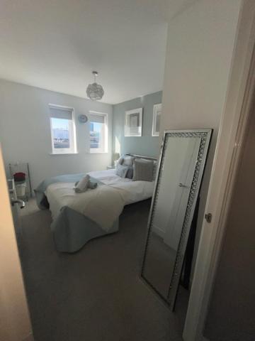 Luxury Riverside 2 Bedroomed Apartment With Balcony Newport  Exterior photo