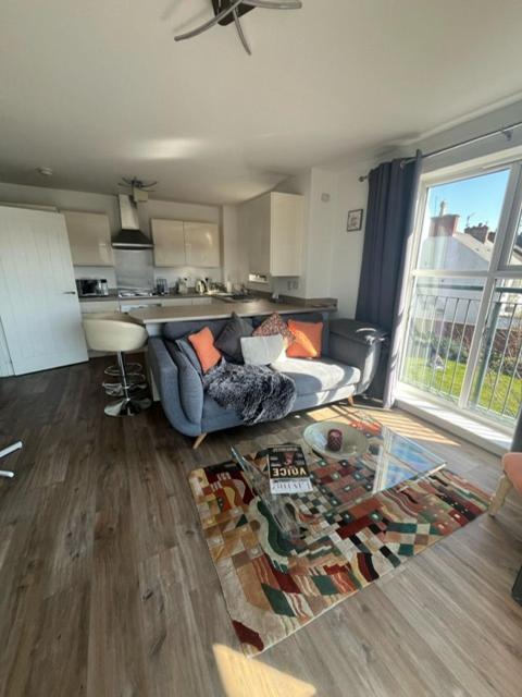 Luxury Riverside 2 Bedroomed Apartment With Balcony Newport  Exterior photo