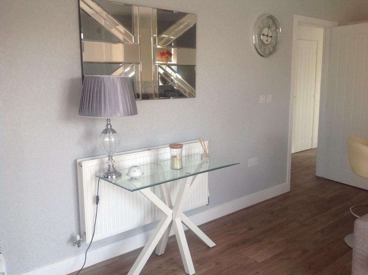 Luxury Riverside 2 Bedroomed Apartment With Balcony Newport  Exterior photo