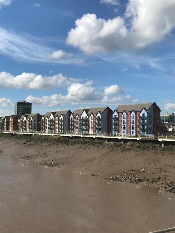 Luxury Riverside 2 Bedroomed Apartment With Balcony Newport  Exterior photo